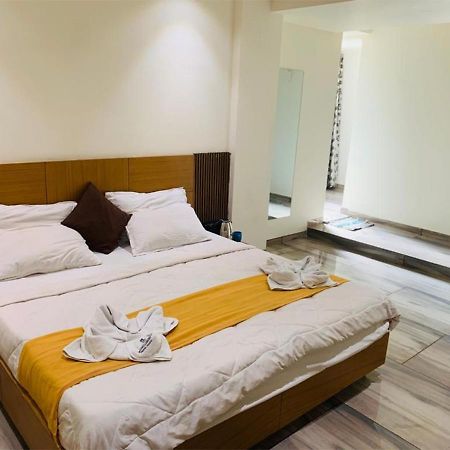 Shree Murlidhar Guest House Szúrat Kültér fotó