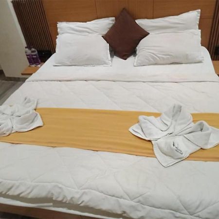Shree Murlidhar Guest House Szúrat Kültér fotó