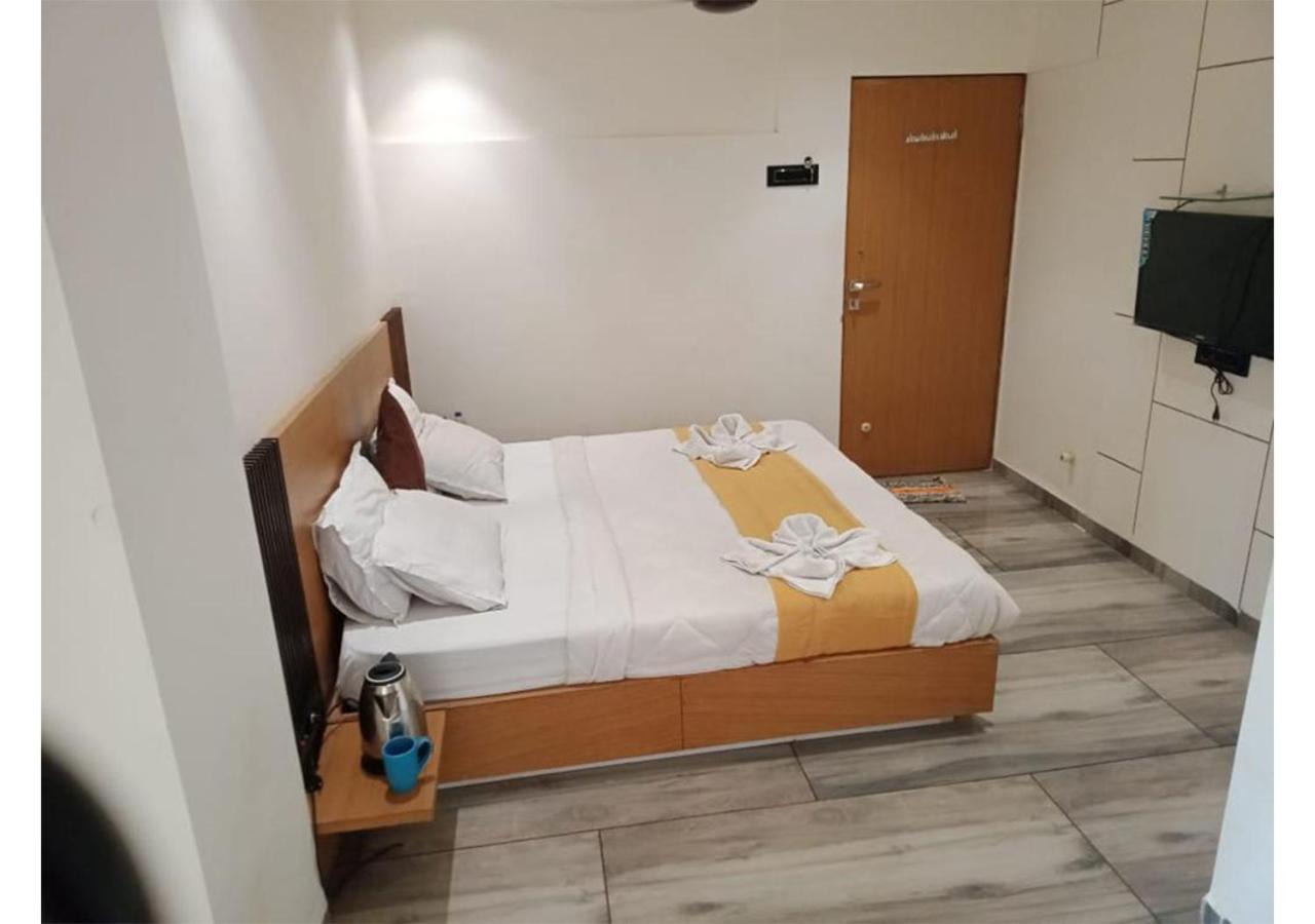 Shree Murlidhar Guest House Szúrat Kültér fotó