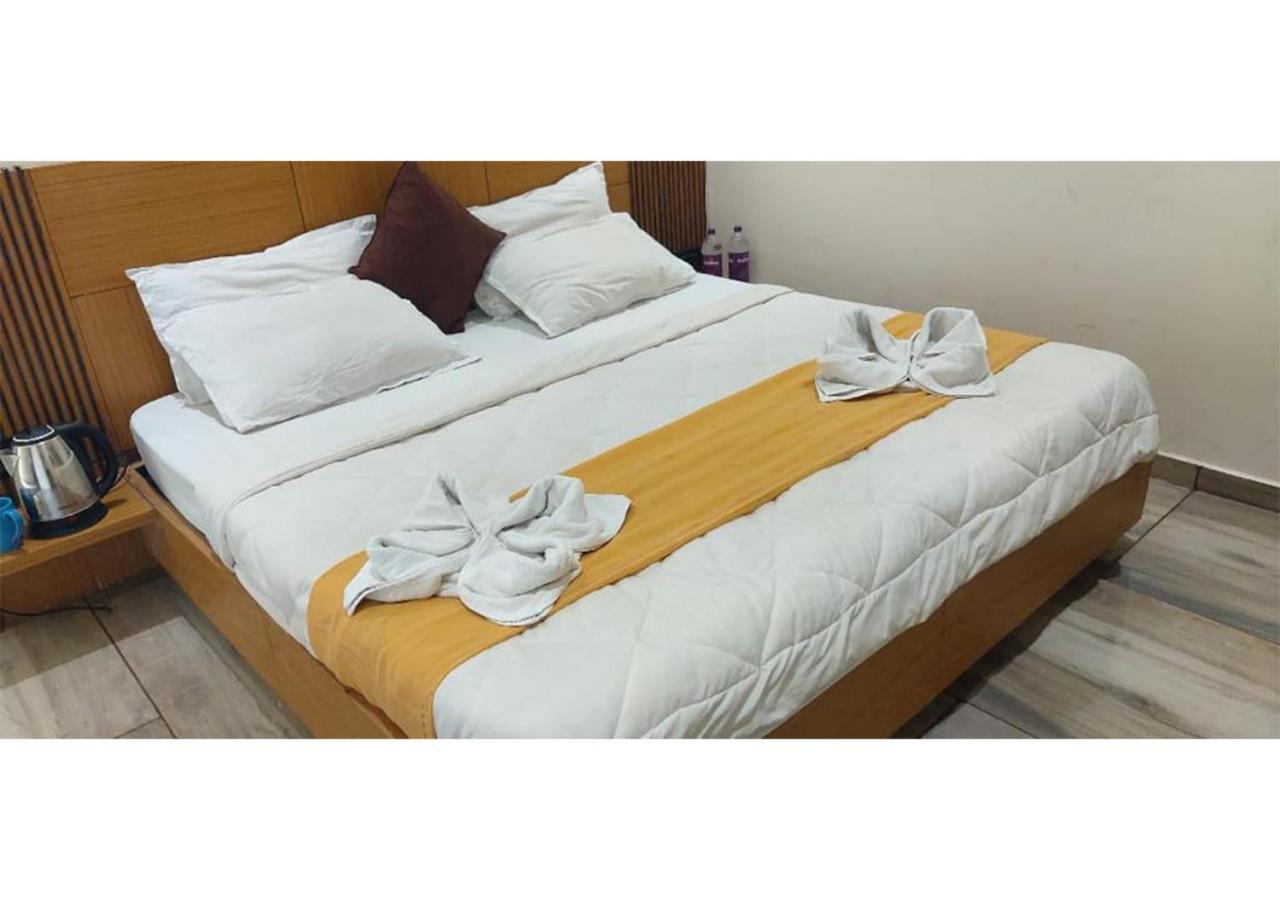 Shree Murlidhar Guest House Szúrat Kültér fotó