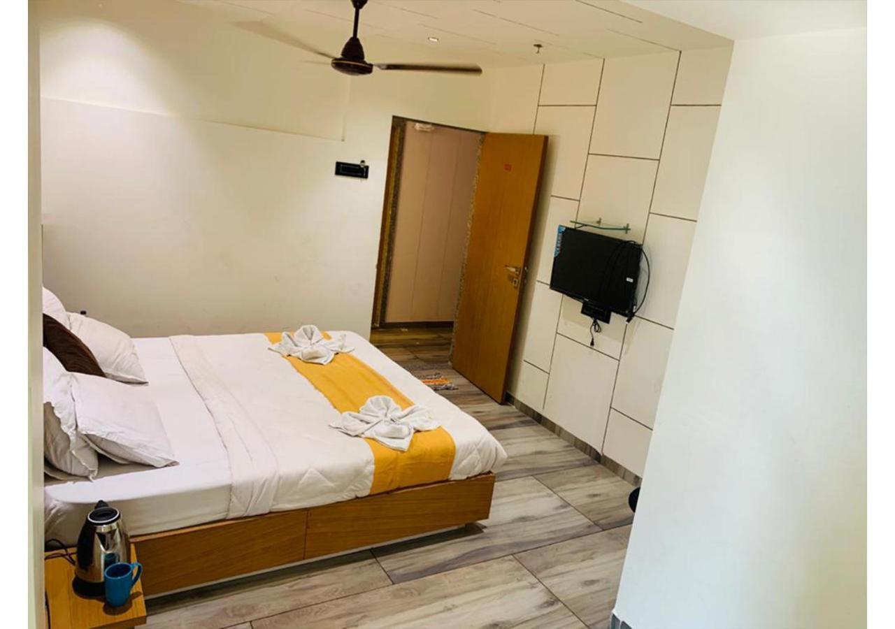 Shree Murlidhar Guest House Szúrat Kültér fotó