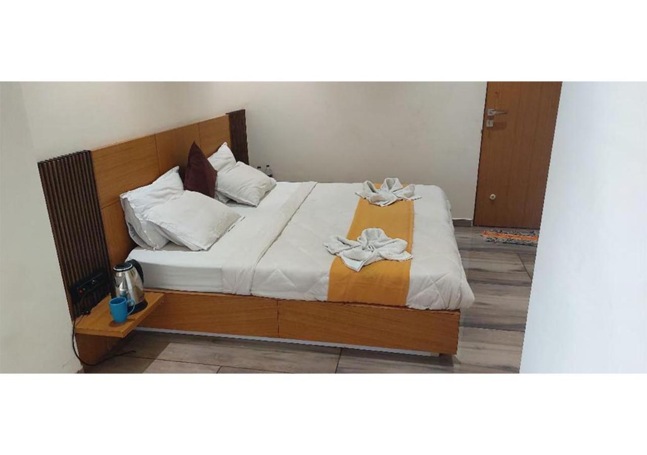 Shree Murlidhar Guest House Szúrat Kültér fotó